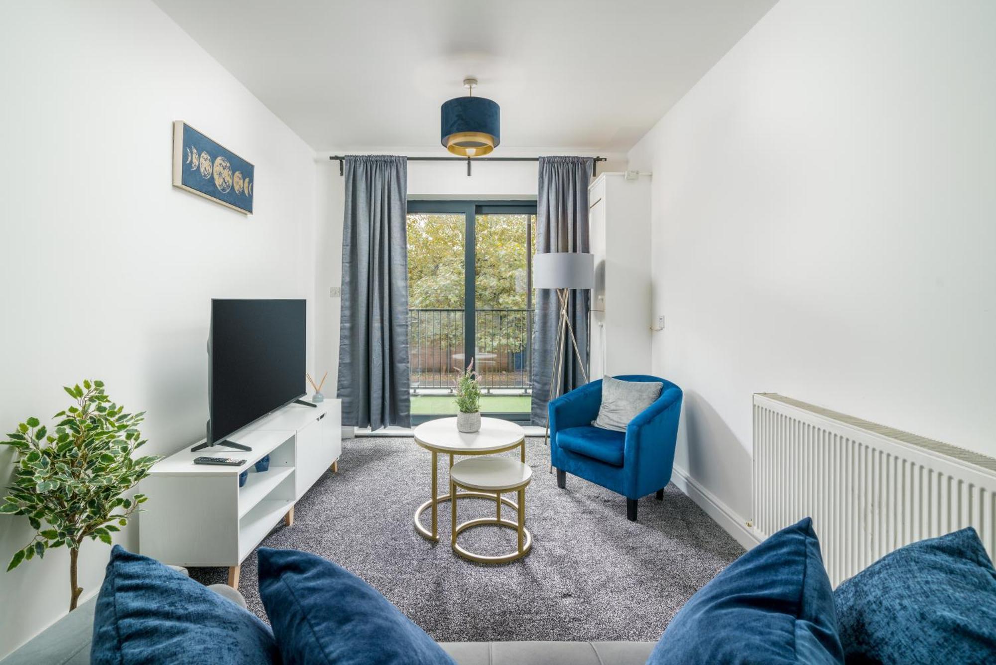 3 Bed By Canning Town Station *